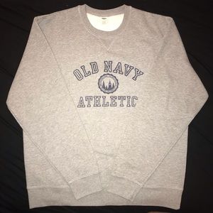 gray crewneck sweatshirt